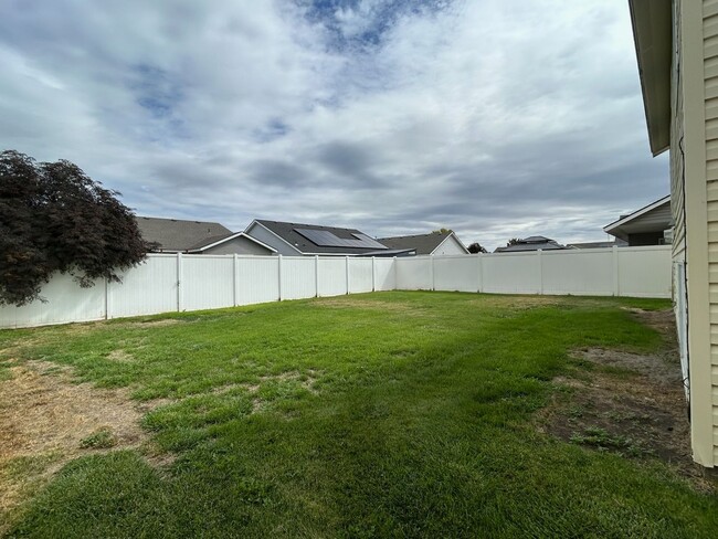 Building Photo - 7815 Deschutes Dr