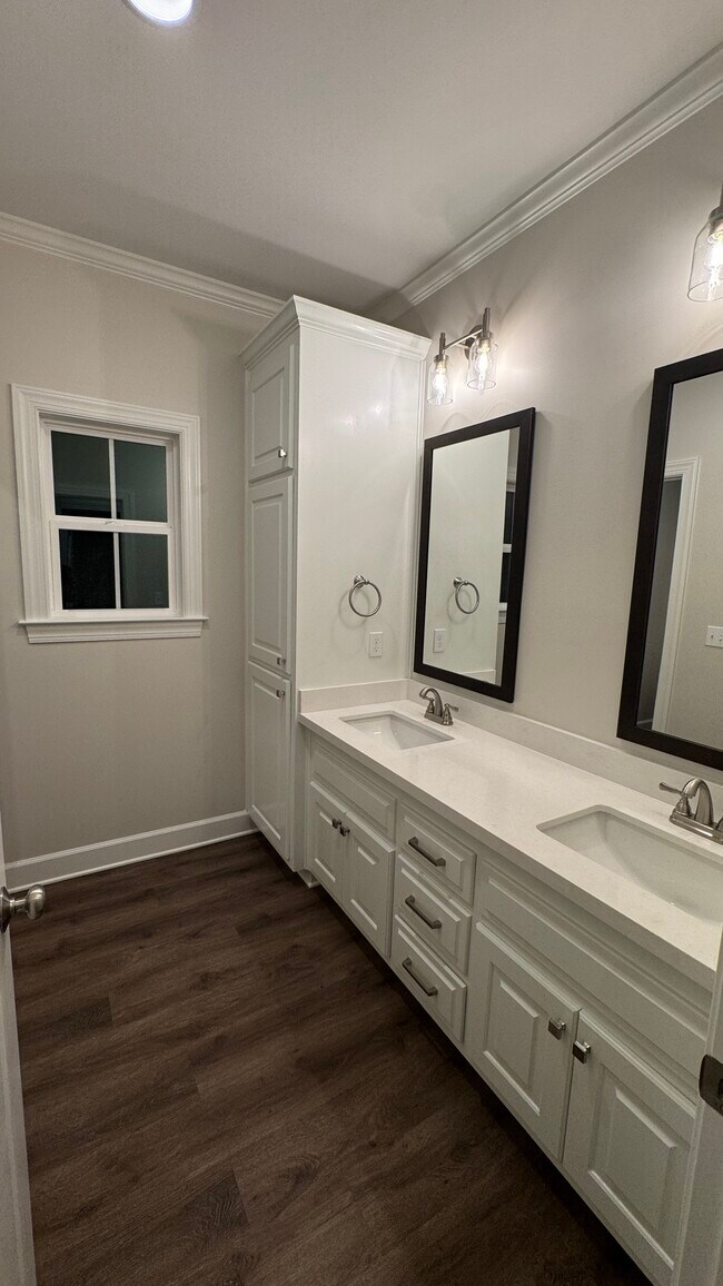 Building Photo - 113 Elliott Dr