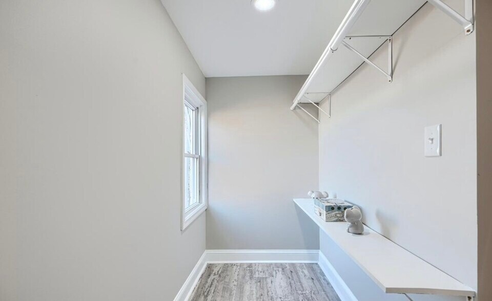 Building Photo - 627 S Eaton St