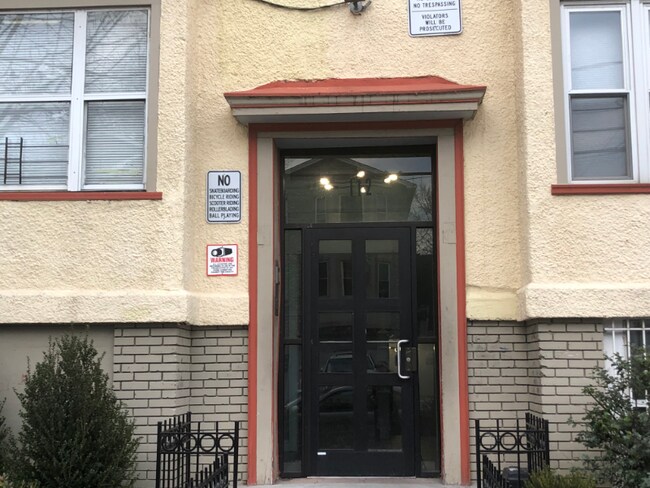 Building Photo - 112 Arlington Ave