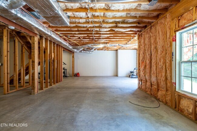 Building Photo - 8334 Bay Gardens Ln