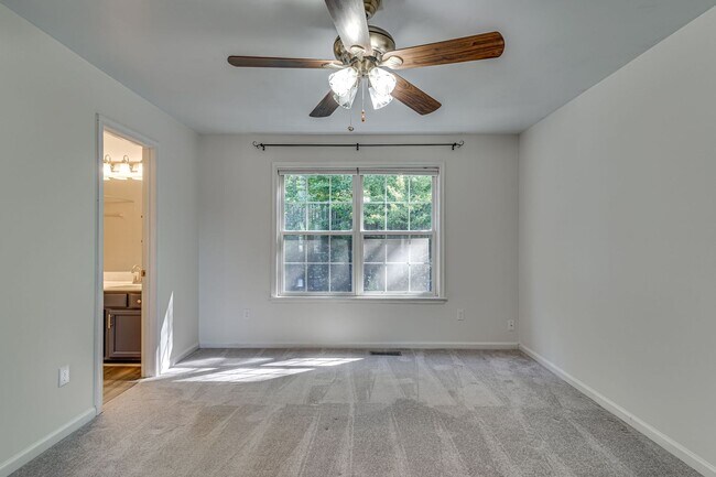 Building Photo - Gorgeous Single Family Home on a Cul-de-Sac!