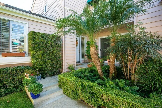 Building Photo - 3 Bedroom Condo For Lease in a gated commu...