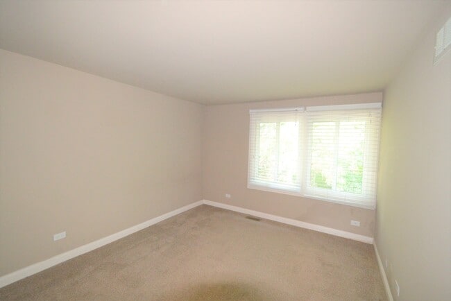 Building Photo - 183 Cascade Dr
