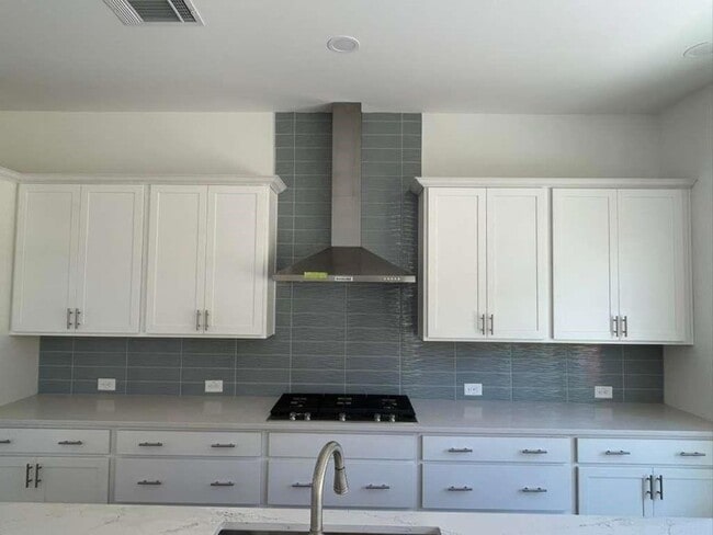 Building Photo - 6940 Pond Vw Dr