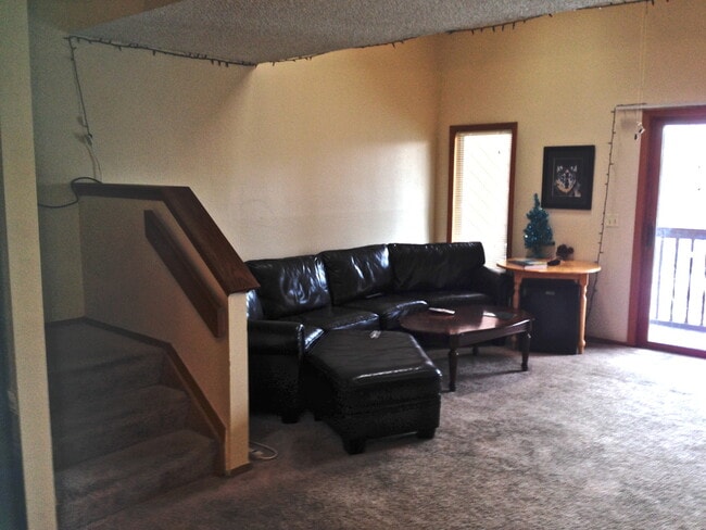 Building Photo - PRE-LEASE: 4 Bedroom 3.5 Bathroom Townhouse In Gold Run.  Walk To Campus!