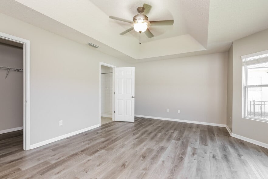 Building Photo - 1033 Bains Lake Dr