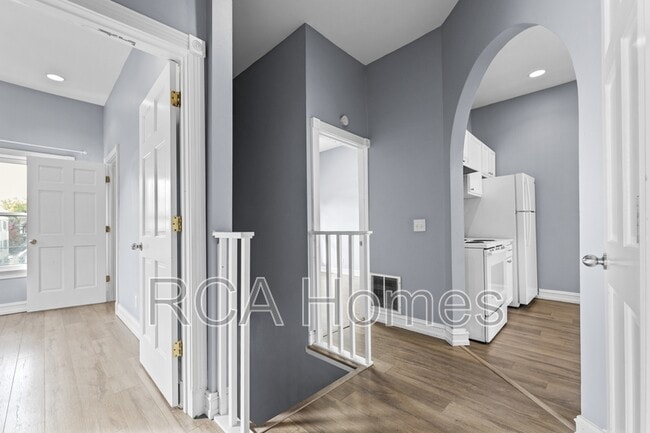 Building Photo - 918 N College Ave