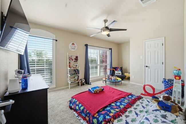 Building Photo - 711 Midway Crest