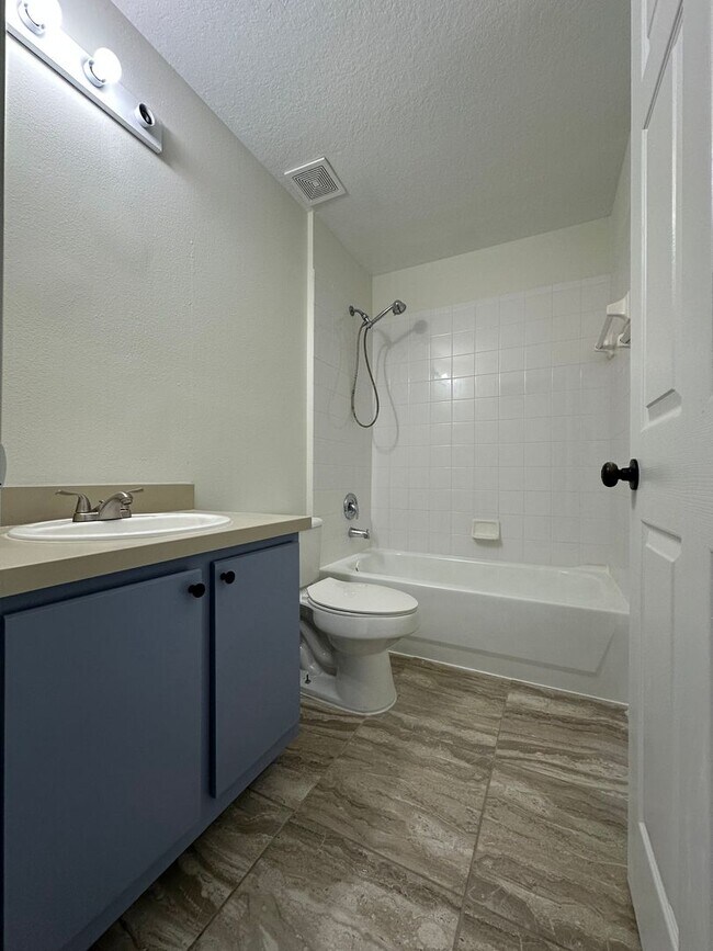 Building Photo - Nice 3 Bedroom 2 Bath Home in Wellington subdivision in Davenport