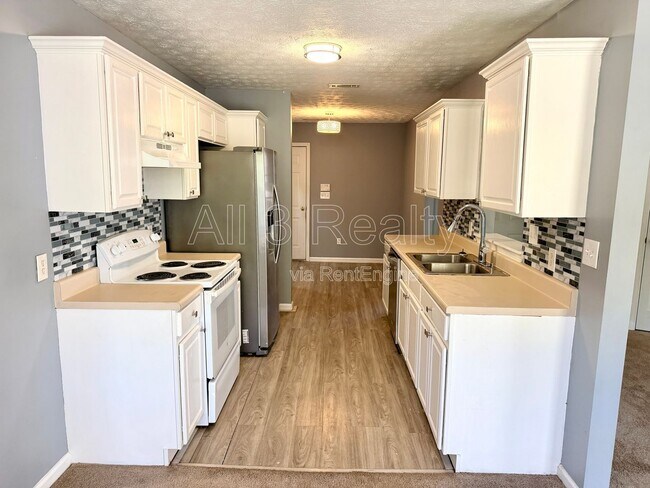 Building Photo - 11166 Knotty Pine Pl