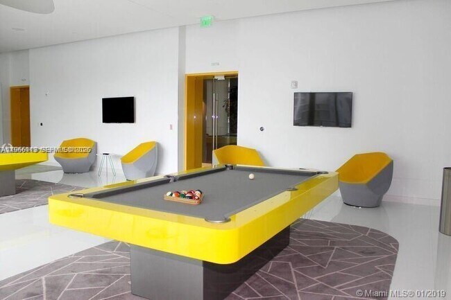 Building Photo - 501 NE 31st St