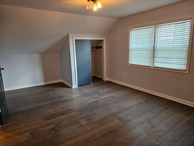 Building Photo - Stunning 4 Bed 2 Bath Single Family Rental...