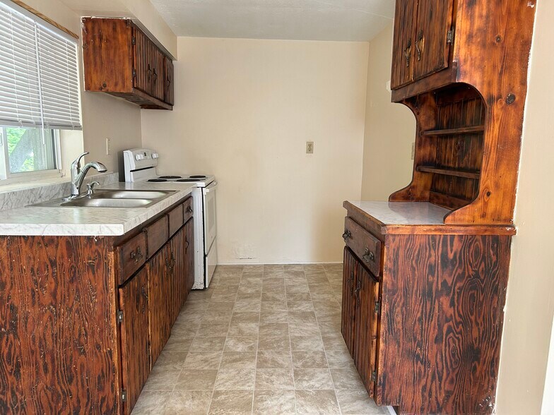 Kitchen - 187 N Fairview St