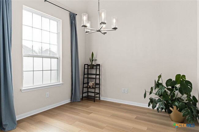 Building Photo - 1518 Dryden Ave