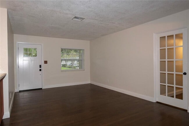 Building Photo - 226 W Spruce St