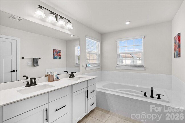 Building Photo - 14321 Sunnyhill Grove Rd