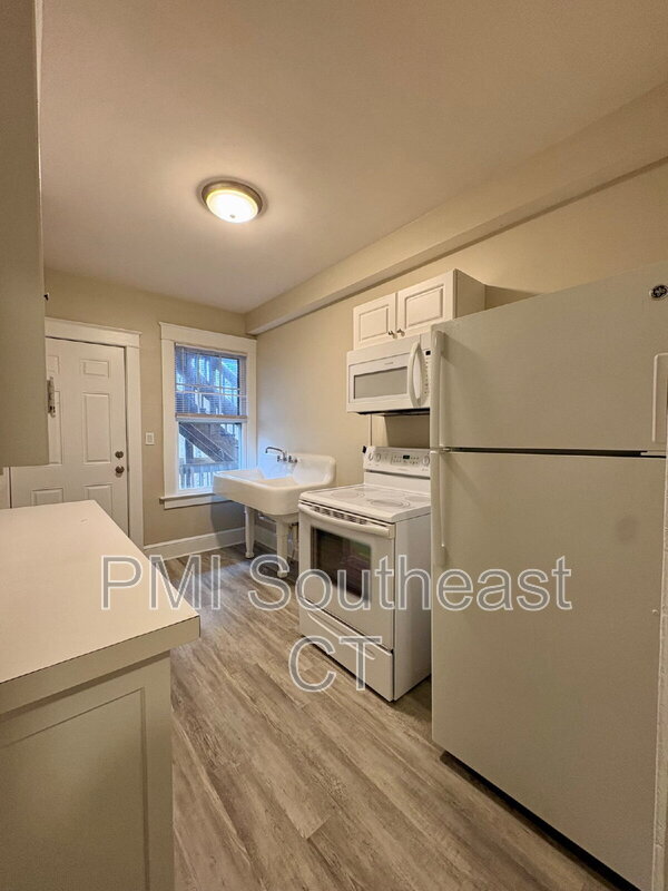 Building Photo - 640 Williams St