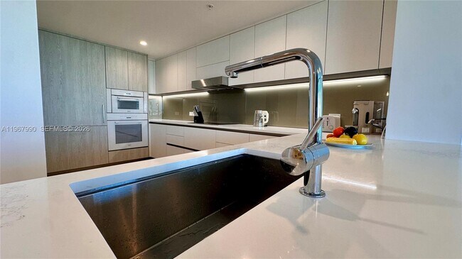 Building Photo - 9201 E Bay Harbor Dr