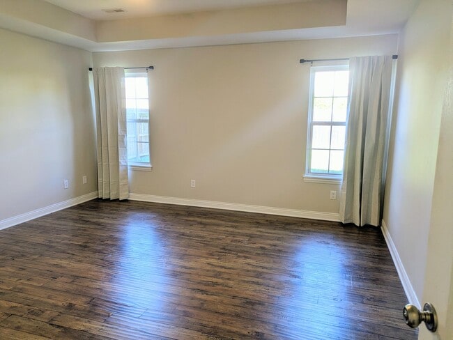 Building Photo - 2601 Quartz Ln