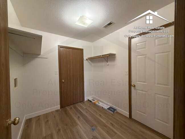 Building Photo - 469–471 Law Court