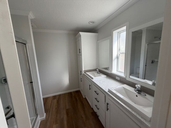 Building Photo - 388 Sunshine Dr