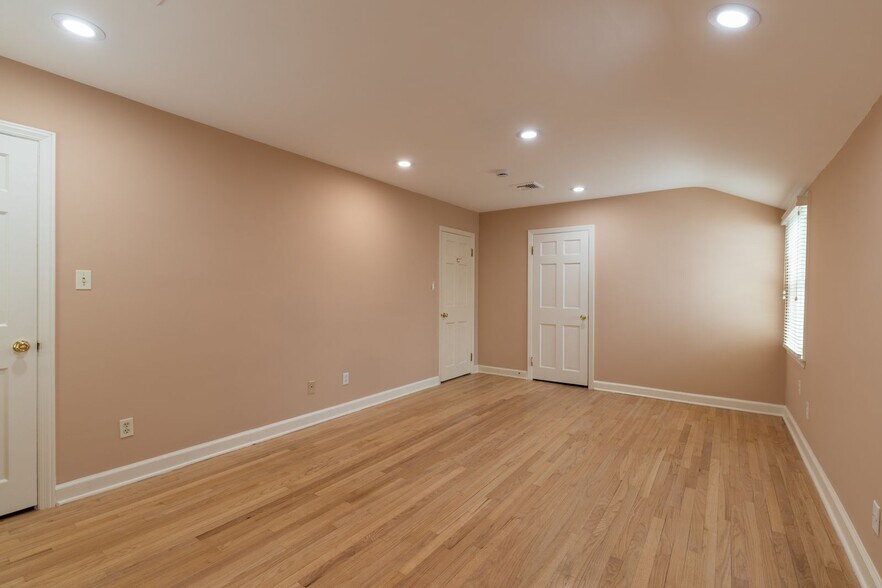 Building Photo - 42 Jefferson Ave