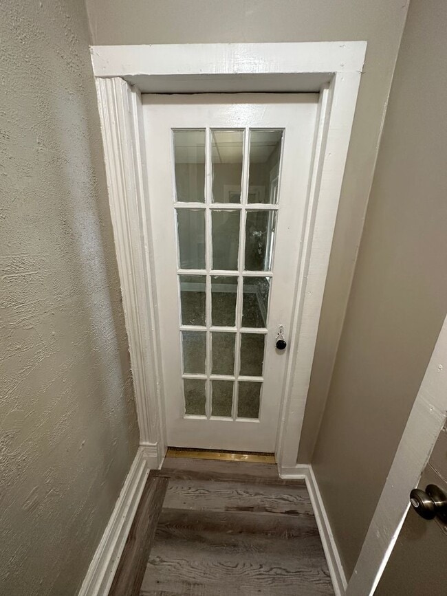 Building Photo - Spacious 5-Bedroom Home with 2 Full Baths, Freshly Rehabbed, Ready to rent