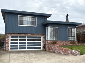 Building Photo - 2219 Hamilton Ave