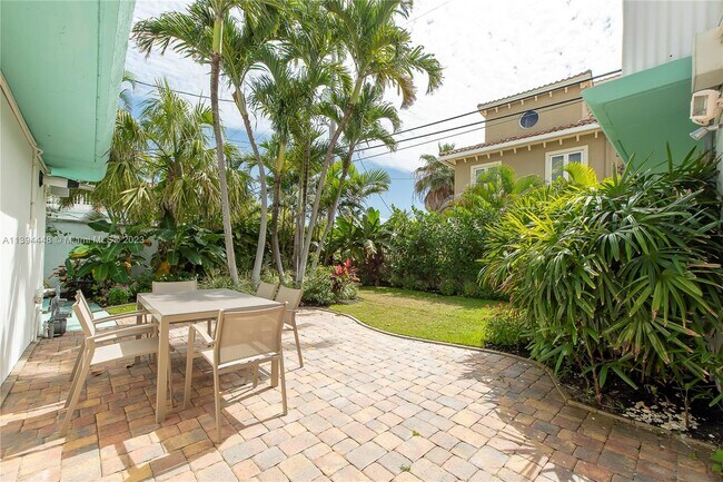 Building Photo - 3327 NE 15th Ct