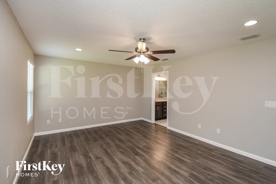 Building Photo - 9729 Kline Rd