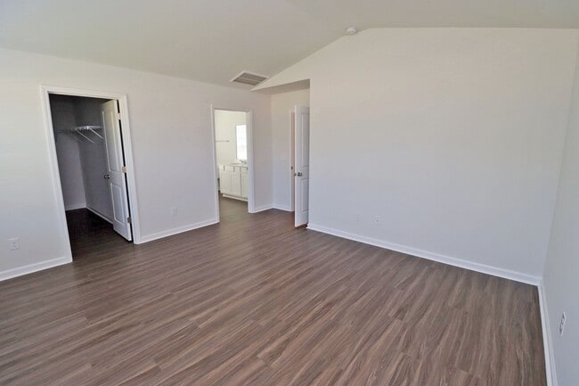 Building Photo - Beautiful Home in PRIME Lexington location!