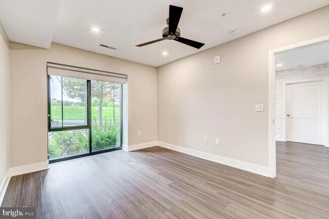 Building Photo - 145 Riverhaven Dr
