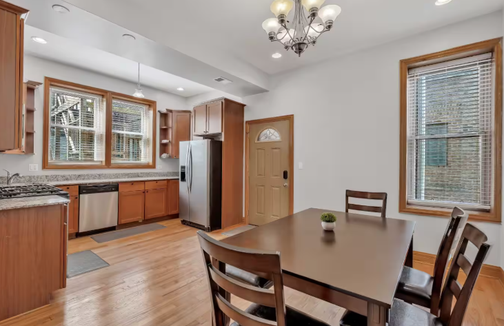 Dining area - 1353 S California Ave