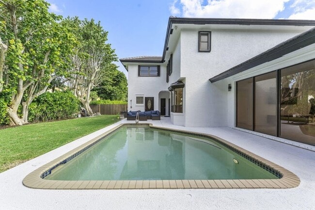 Building Photo - 150 Lucina Dr