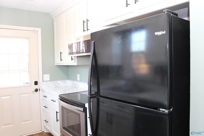 Building Photo - 101 Cresent Circle