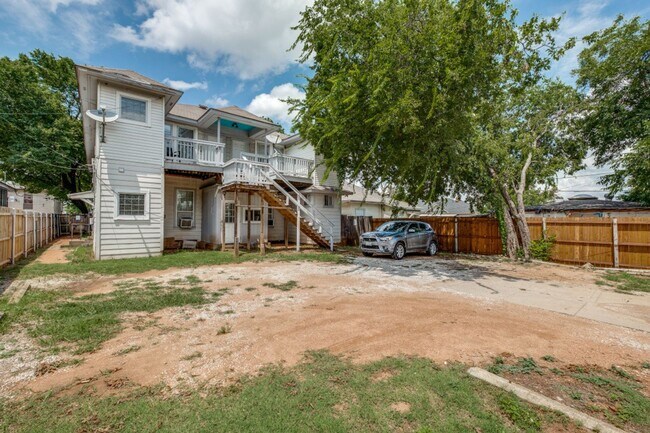 Building Photo - 804 Sunset Ave