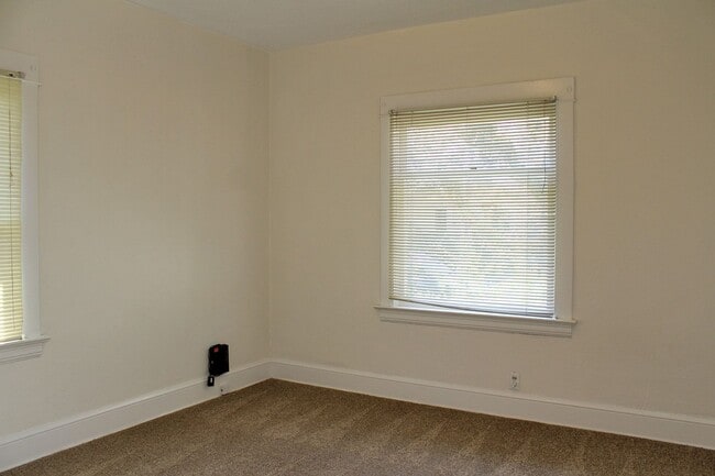 Building Photo - 3006 NE 66th Ave