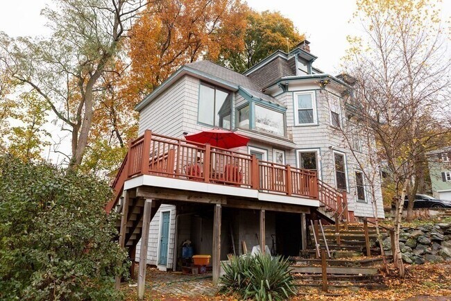 Building Photo - 182 Palfrey St