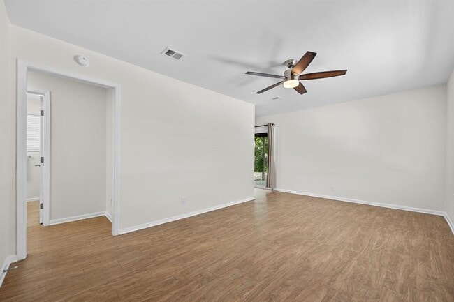 Building Photo - 8600 Hathaway Dr