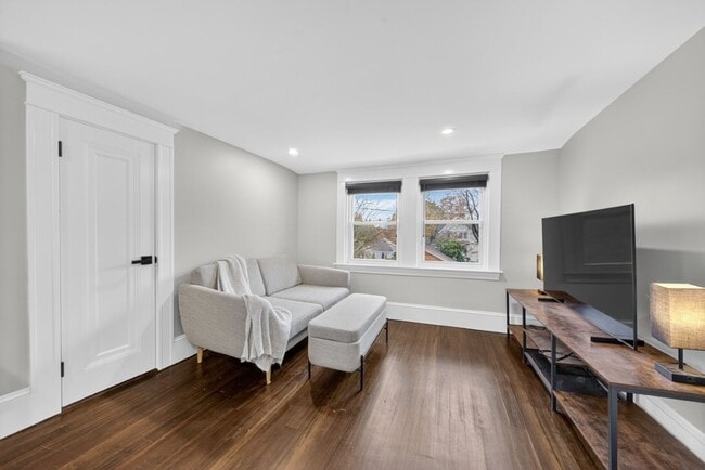 Building Photo - 11274-11271 Estancia Villa Cir