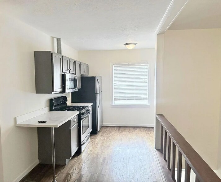 Building Photo - 1023 W Gardner St