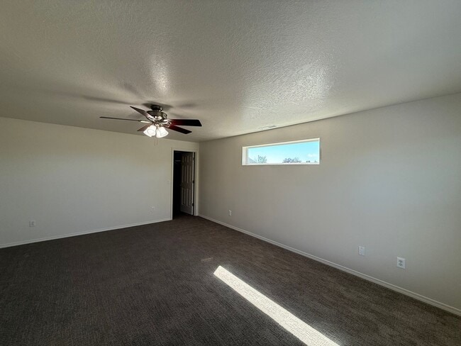 Building Photo - Freshly Updated Four Bedroom