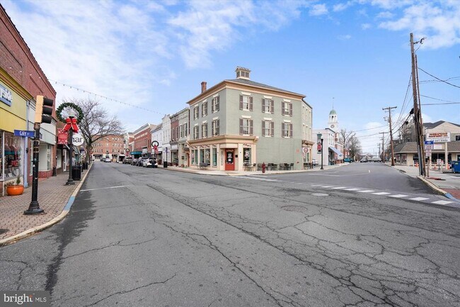 Building Photo - 2505 Boeing Way