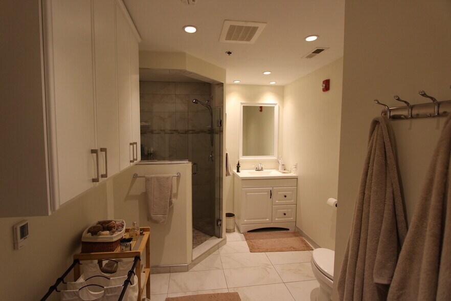 Bathroom1 - 139 7th St
