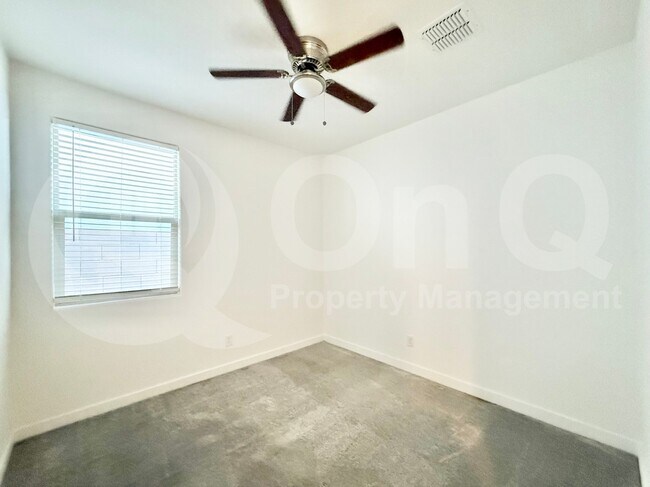 Building Photo - 9432 W Roma Ave