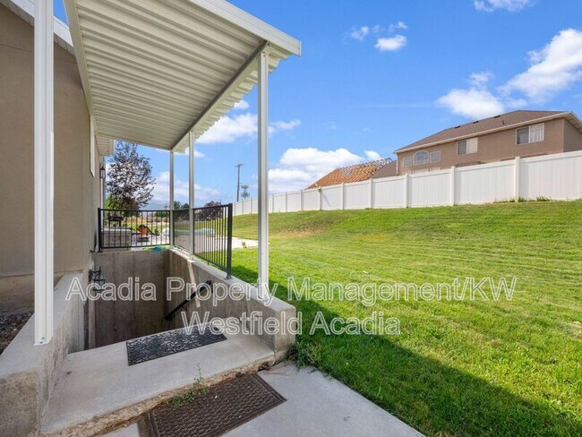 Building Photo - 25 E 2250 N