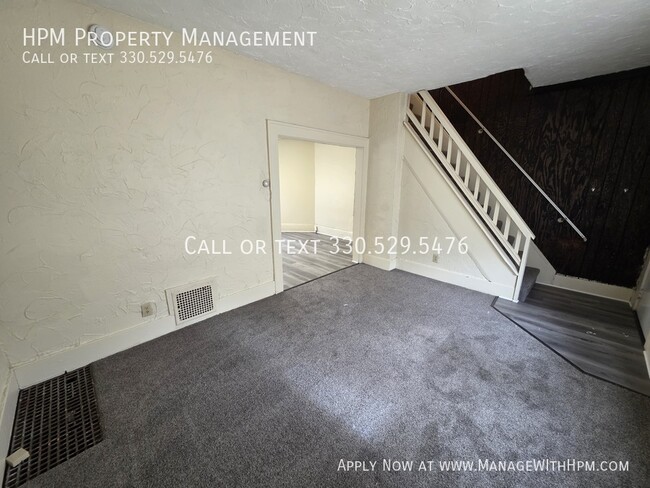 Building Photo - 393 Cross St