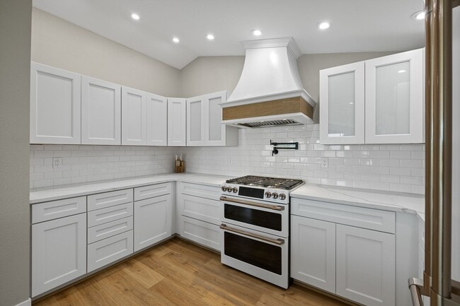 Building Photo - 4 BED | 2 BATH | BARNDOMINIUM | HOT SPRING...