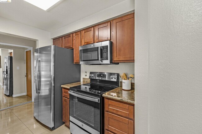 Building Photo - 66 Fairmount Ave